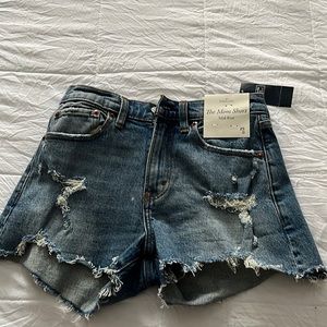 Abercrombie The Mom Short mid rise cut off shorts.
